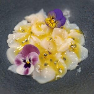 Carpaccio de Saint Jacques à la vinaigrette de passion - AU P'TIT GUEUL'TON