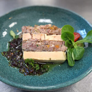 Foie gras à la queue de boeuf sauce aux herbes - AU P'TIT GUEUL'TON