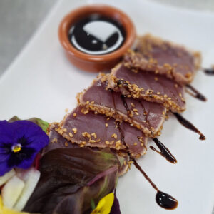 Tataki de thon au sésame - AU P'TIT GUEUL'TON